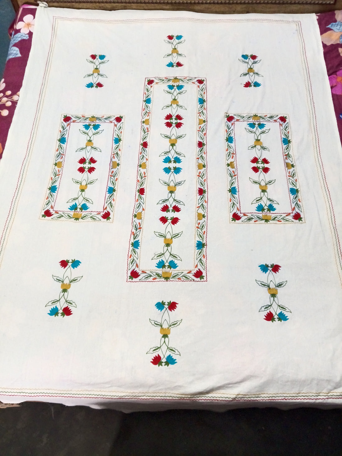 Premium White Cotton Aari Embroidery Bed Sheet 60x90 Inch with Floral Embroidery and 1 Pillow Cover 17x27 Inch.
